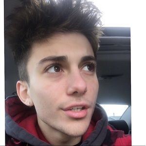 Meet your Posher, Dekota